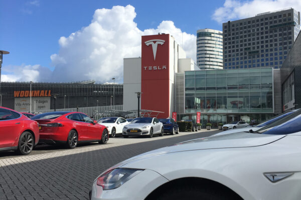 Tesla erleichtert Carsharing mit Familie, Freunden und Mitarbeitern