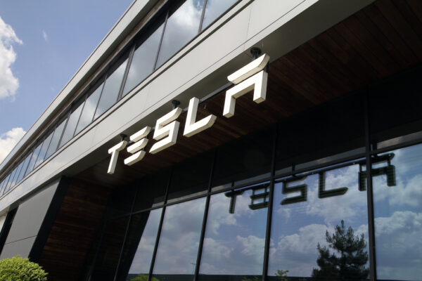Tesla plant weitere Kapitalerhöhung bei hohem Börsenwert