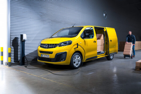 Opel bietet mit Vivaro-e einen vollelektrischen Transporter