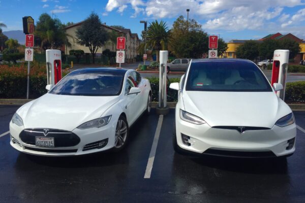 Tesla löst Lagerbestände auf –  bald Auffrischung von Model S und X ?