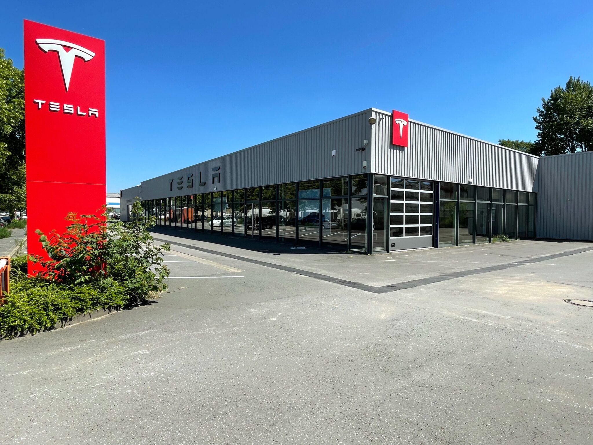 Tesla Center in Duisburg T&Emagazin