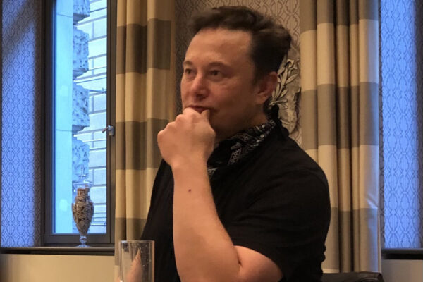 Elon Musk in Deutschland: Gespräche über Gigafactory/ Ärger über Bürokratie/ Laschet kündigt Besuch an