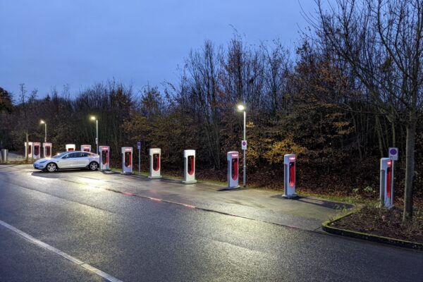 Neuer Supercharger in Troisdorf – Standort war Vorschlag von Tesla-Fahrer