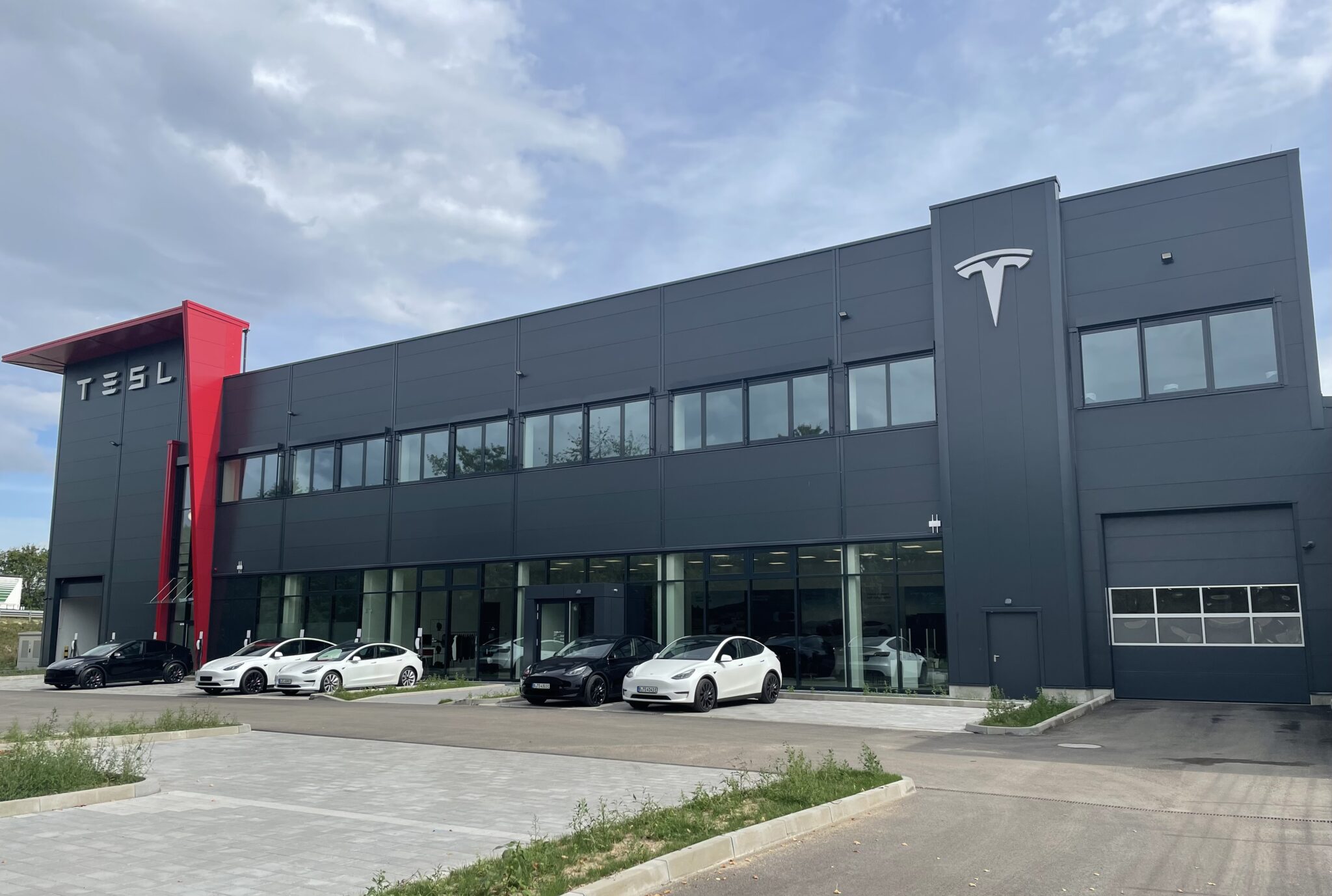 Erster Neubau eines Tesla Centers T&Emagazin