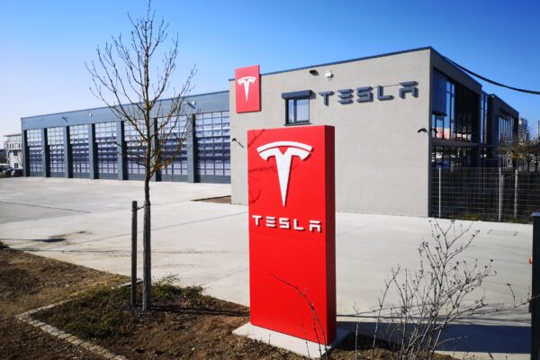 Tesla expandiert in Bayern mit drei neuen Niederlassungen