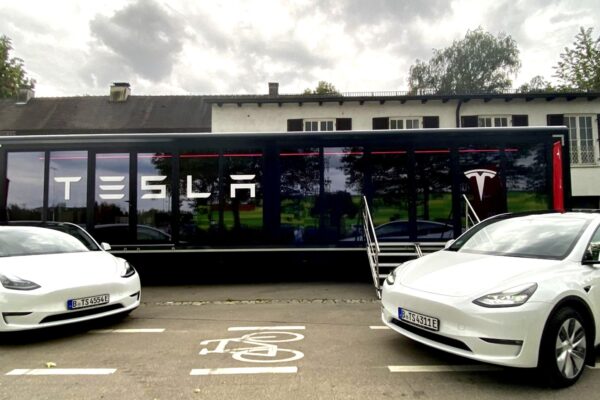 Tesla eröffnet Standort Memmingen Amendingen mit Pop-up Store