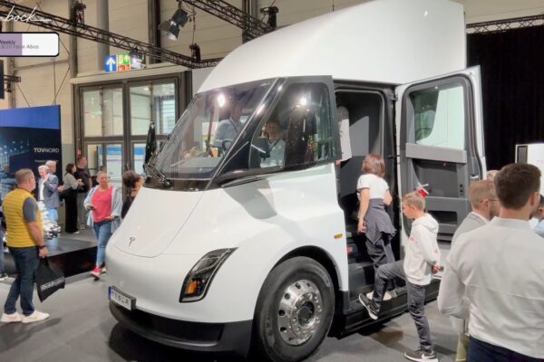 tesla lkw semi