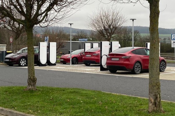 E-Auto am Schnelllader: So viel Energie geht zwischen Ladesäule und Akku verloren E-Auto am Schnelllader: So viel Energie geht zwischen Ladesäule und Akku verloren