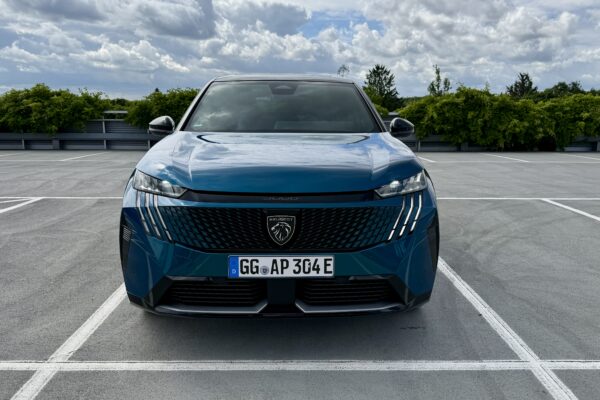 E-Auto-Test: Peugeot E-3008 Dual Motor AWD E-Auto-Test: Peugeot E-3008 Dual Motor AWD