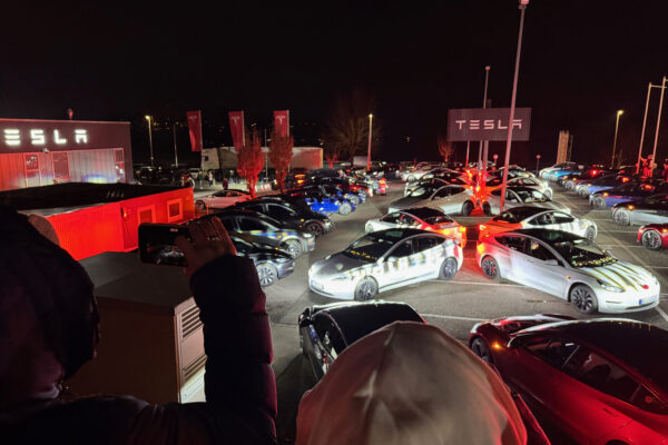 Weltweite Tesla-Weihnachts-Lightshow