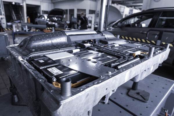 Ein Batteriedefekt beim Elektroauto muss kein Totalschaden sein: Moderne Reparaturmethoden eröffnen neue, kostengünstige und nachhaltige Lösungen.